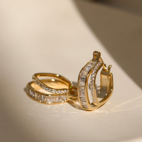 2023年新款港風輕奢超閃鋯石幾何方形高級感耳環設計感氣質耳圈女 2023年新款港風輕奢超閃鋯石幾何方形高級感耳環設計感氣質耳圈女