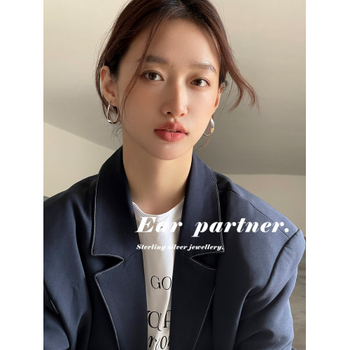 耳環小衆設計感高級耳圈耳釦素圈莫比烏斯銀針耳釘圓臉耳飾女百搭