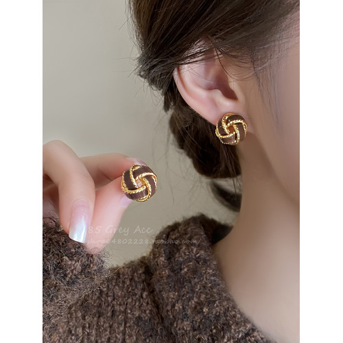 復古氣質美拉德耳釘女2026秋冬新款耳飾輕奢高級感小衆獨特耳環