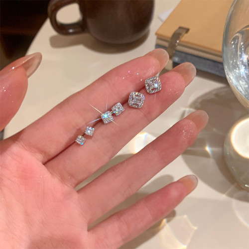 通體925銀小方糖閃鋯養耳洞耳釘女輕奢高級感耳飾女睡覺免摘耳環 通體925銀小方糖閃鋯養耳洞耳釘女輕奢高級感耳飾女睡覺免摘耳環