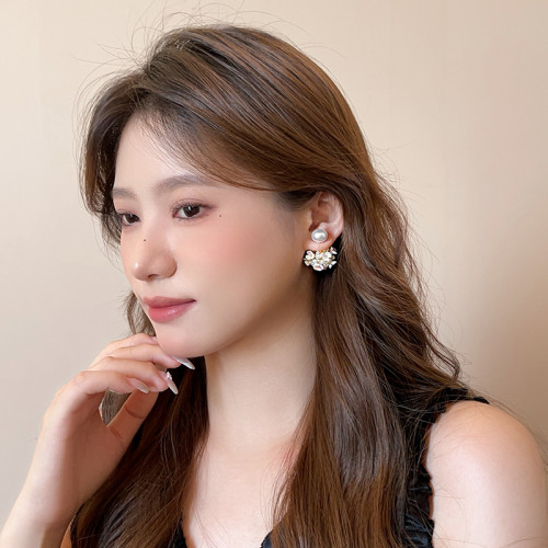 輕奢高級感氣質大氣珍珠耳釘女新款2026爆款大花朵耳飾巨好看耳環