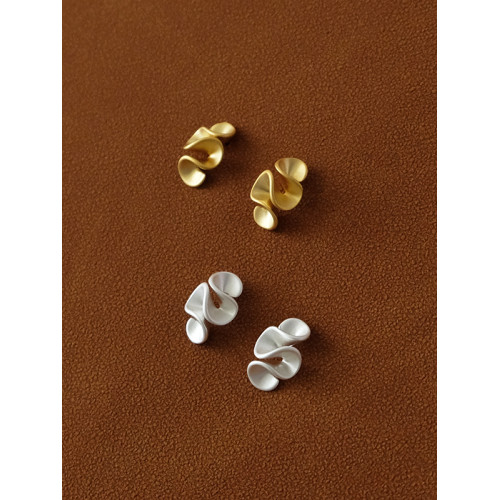 時髦褶皺高級感 法式花朵精緻通勤紐帶氣質小耳釘925銀針啞光耳環