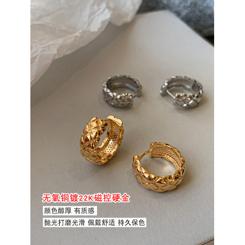 劉亦菲同款金色菱格圈圈耳環女高級2026新款高級感金屬耳圈耳飾 劉亦菲同款金色菱格圈圈耳環女高級2026新款高級感金屬耳圈耳飾