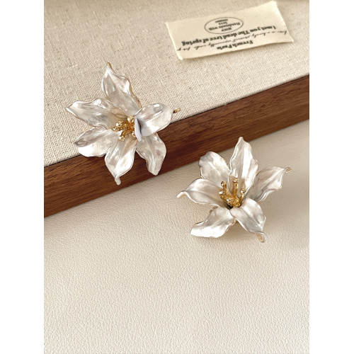 Vintage古著 Pure tulips耳飾 Vintage古著 Pure tulips耳飾