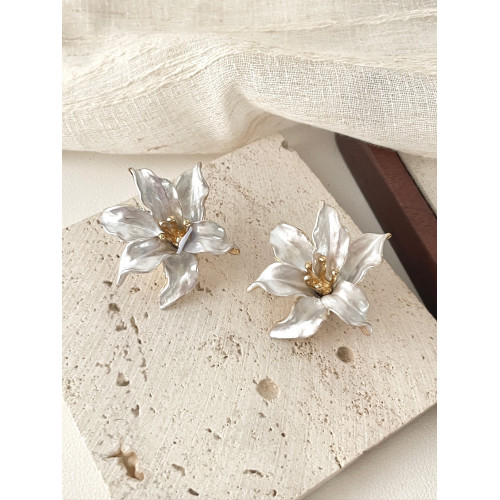 Vintage古著 Pure tulips耳飾 Vintage古著 Pure tulips耳飾