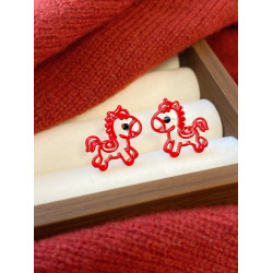 新年紅色小馬耳環耳飾女2026新款爆款獨特小衆高級感氣質大氣耳釘