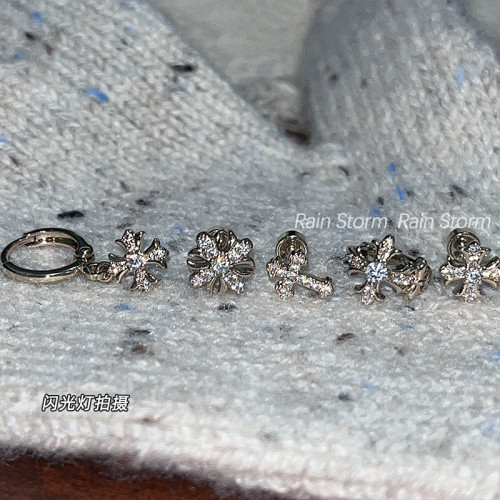 Rain Storm鳶尾十字架淺咖金耳釘組合小衆鈦鋼閃鑽曡戴耳骨釘耳飾