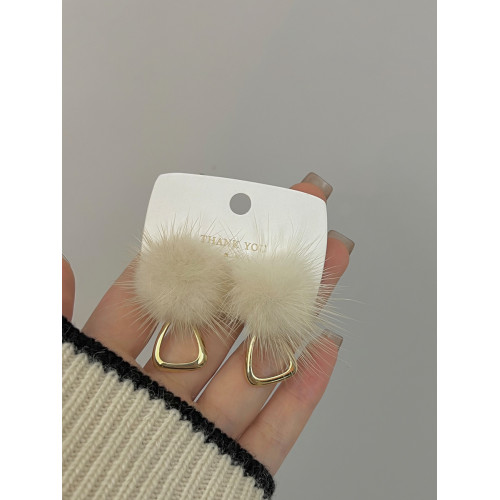 「冬日暖調」溫柔氣質大毛球耳環耳釘女蚊香盤耳夾無耳洞秋冬耳飾 「冬日暖調」溫柔氣質大毛球耳環耳釘女蚊香盤耳夾無耳洞秋冬耳飾