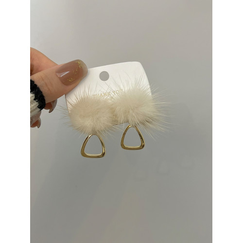 「冬日暖調」溫柔氣質大毛球耳環耳釘女蚊香盤耳夾無耳洞秋冬耳飾 「冬日暖調」溫柔氣質大毛球耳環耳釘女蚊香盤耳夾無耳洞秋冬耳飾