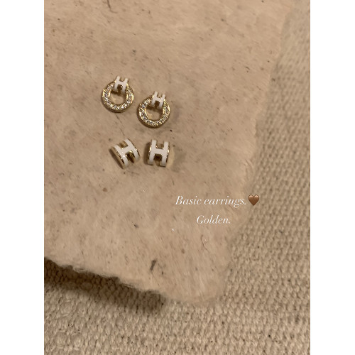 【蜜桃茶】質感百搭 輕奢字母耳釘高級感女2024新款爆款耳夾耳環