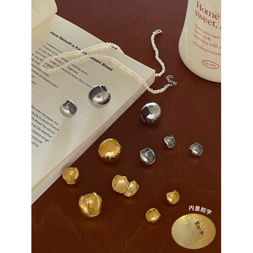 金屬圓球耳環2026新款爆款高級感耳釘輕奢小衆設計耳釦銀針耳飾女