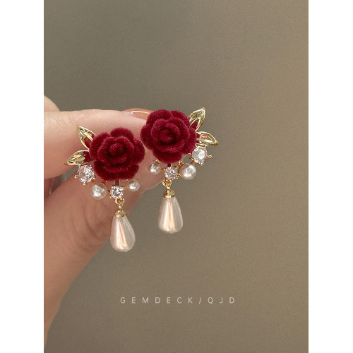 紅色絲絨玫瑰花朵耳環銀針復古珍珠耳飾氣質新款植絨新娘禮服耳釘 紅色絲絨玫瑰花朵耳環銀針復古珍珠耳飾氣質新款植絨新娘禮服耳釘