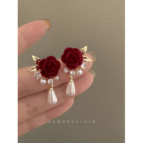 紅色絲絨玫瑰花朵耳環銀針復古珍珠耳飾氣質新款植絨新娘禮服耳釘 紅色絲絨玫瑰花朵耳環銀針復古珍珠耳飾氣質新款植絨新娘禮服耳釘