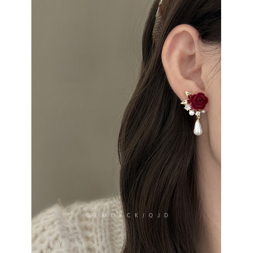 紅色絲絨玫瑰花朵耳環銀針復古珍珠耳飾氣質新款植絨新娘禮服耳釘 紅色絲絨玫瑰花朵耳環銀針復古珍珠耳飾氣質新款植絨新娘禮服耳釘