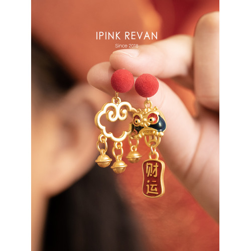 IPINK原創設計新年醒獅招財貓祥雲喜慶紅色不對稱耳釘耳夾女 IPINK原創設計新年醒獅招財貓祥雲喜慶紅色不對稱耳釘耳夾女