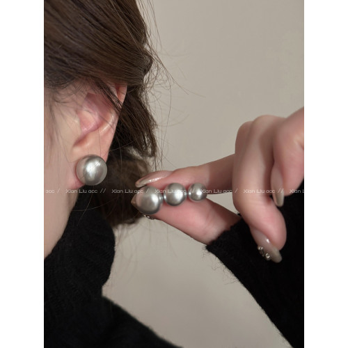 灰色饅頭珍珠耳釘女輕奢高級感小衆銀針耳環2025新款爆款氣質耳飾 灰色饅頭珍珠耳釘女輕奢高級感小衆銀針耳環2025新款爆款氣質耳飾
