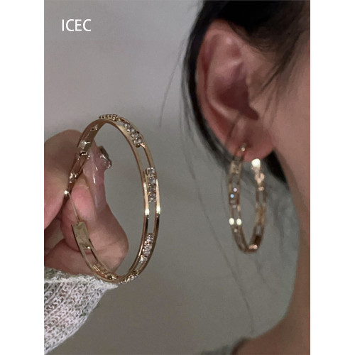 歐美個性鏤空大圈耳環冷淡風超閃誇張時尚適合方圓臉的高級感耳飾 歐美個性鏤空大圈耳環冷淡風超閃誇張時尚適合方圓臉的高級感耳飾