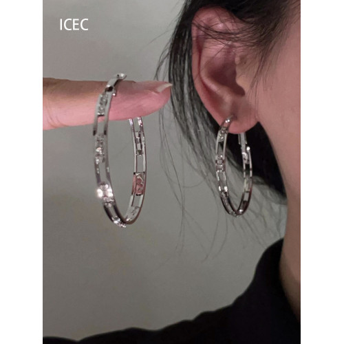 歐美個性鏤空大圈耳環冷淡風超閃誇張時尚適合方圓臉的高級感耳飾 歐美個性鏤空大圈耳環冷淡風超閃誇張時尚適合方圓臉的高級感耳飾