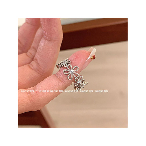 TiTi·蕾絲花環甜美銀色寬邊花朵閃鑽戒指女小衆設計輕奢2026新款 TiTi·蕾絲花環甜美銀色寬邊花朵閃鑽戒指女小衆設計輕奢2026新款