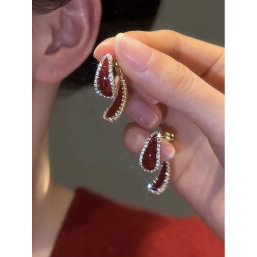 一款兩戴紅色水滴耳環復古氣質後掛式獨特小衆設計感高級耳釘耳飾