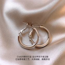 章若楠同款銀色圈圈耳環女新款爆款高級感耳釘2026巨好看素圈耳飾