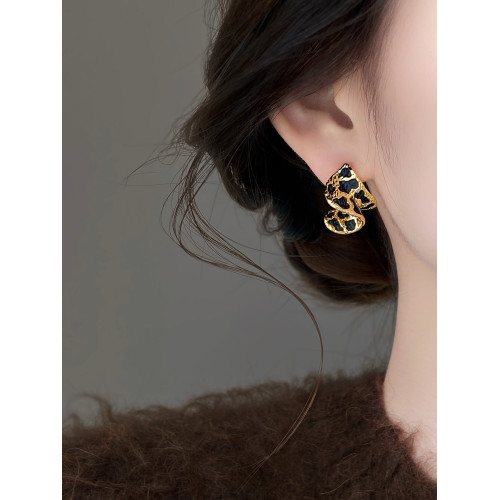 巨好看不規則秋冬耳環耳釘2026新款爆款高級感輕奢氣質大氣耳飾女 巨好看不規則秋冬耳環耳釘2026新款爆款高級感輕奢氣質大氣耳飾女