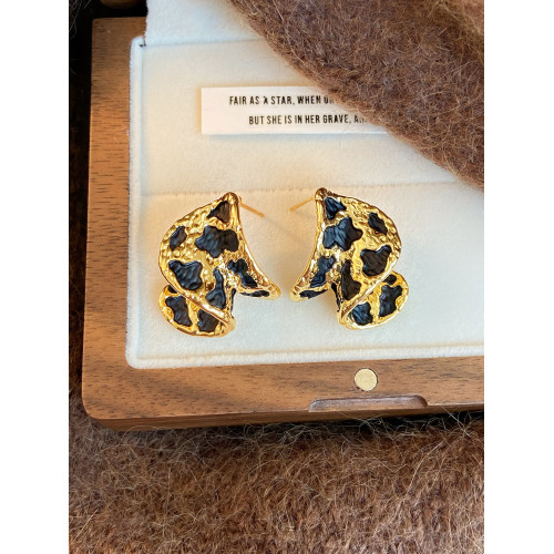 巨好看不規則秋冬耳環耳釘2026新款爆款高級感輕奢氣質大氣耳飾女 巨好看不規則秋冬耳環耳釘2026新款爆款高級感輕奢氣質大氣耳飾女