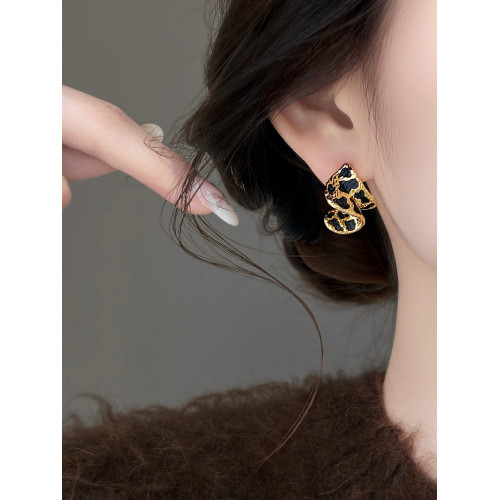 巨好看不規則秋冬耳環耳釘2026新款爆款高級感輕奢氣質大氣耳飾女 巨好看不規則秋冬耳環耳釘2026新款爆款高級感輕奢氣質大氣耳飾女