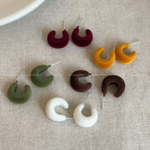 復古秋冬紅色植絨耳環女2026新年獨特漂亮銀針耳釘適合冬天的耳飾