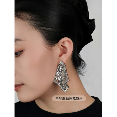 魔毯爆閃鱗片小方巾金色巨好看耳環女款2025新款秋冬誇張耳飾耳墜 魔毯爆閃鱗片小方巾金色巨好看耳環女款2025新款秋冬誇張耳飾耳墜