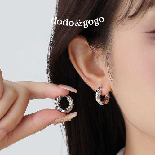 DODOGOGO熔巖耳釦圈圈耳環2026新款爆款輕奢耳釘氣質輕奢素圈耳飾 DODOGOGO熔巖耳釦圈圈耳環2026新款爆款輕奢耳釘氣質輕奢素圈耳飾