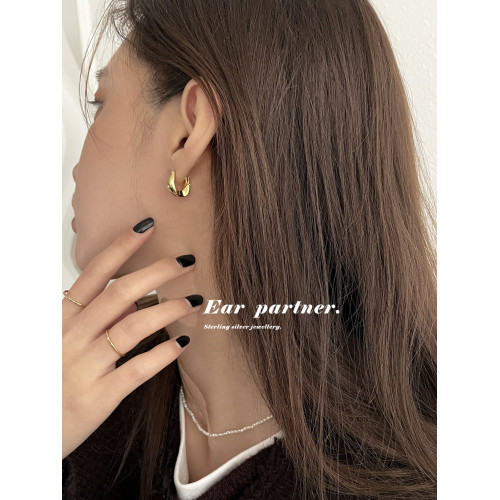 耳環女小衆高級感耳釘冷淡風金色耳圈簡約素圈耳釦銀耳飾2025新款