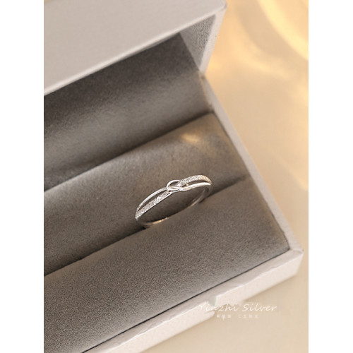 S925銀飾戒指女款輕奢高級感食指素圈2025新款爆款小衆設計可調節