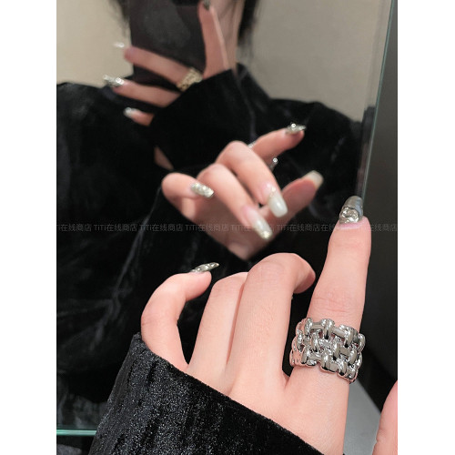 TiTi酷炸了~歐美高級個性誇張戒指女ins小衆設計冷淡風寬版食指戒 TiTi酷炸了~歐美高級個性誇張戒指女ins小衆設計冷淡風寬版食指戒