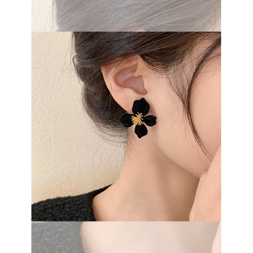 小衆設計感法式輕奢高級氣質黑色花朵耳環女秋冬獨特耳飾2026新款