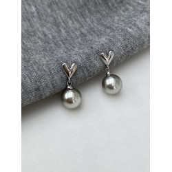 DOUDOUSTORE心灰灰高級感銀灰色珍珠愛心耳釘小巧耳環耳飾