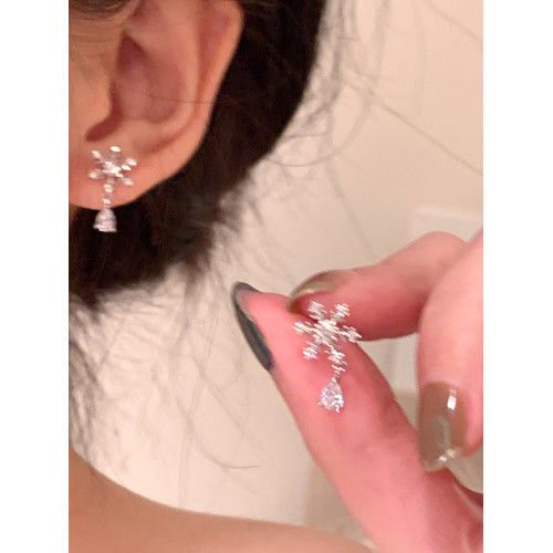 閃鋯雪花耳環女輕奢高級感精緻小巧耳釘獨特漂亮耳飾無耳洞耳夾 閃鋯雪花耳環女輕奢高級感精緻小巧耳釘獨特漂亮耳飾無耳洞耳夾