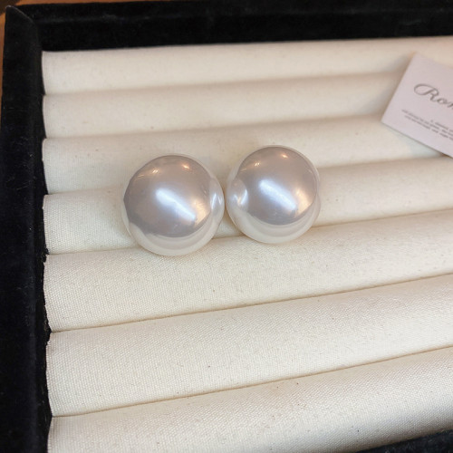 年輕大珍珠耳釘輕奢高級感耳環2025新款爆款圓臉誇張秋冬季耳飾墜