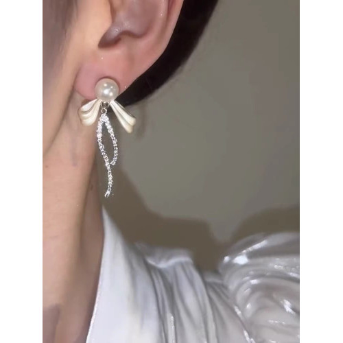 珍珠蝴蝶結流蘇耳環女2026新款爆款鋯石耳釘輕奢高級感小衆設計