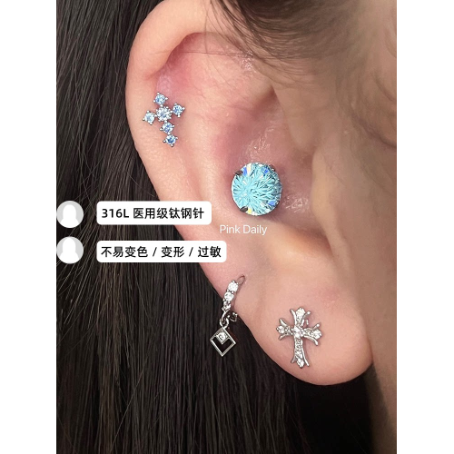 Pink Daily暗黑風超閃滿鑽十字架鈦鋼耳釘女平底耳骨釘耳蝸釘耳飾