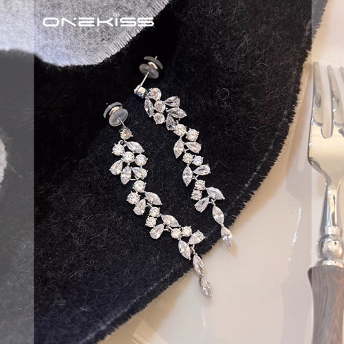 輕奢超閃人工鋯石流蘇耳環女2026新款爆款耳夾無耳洞長款耳飾氣質 輕奢超閃人工鋯石流蘇耳環女2026新款爆款耳夾無耳洞長款耳飾氣質