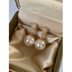 經典戴妃款施家人造澳白珍珠耳環鑲鋯鑽耳釘小衆輕奢高級感耳飾女