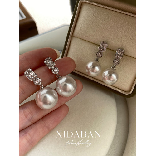 經典戴妃款施家人造澳白珍珠耳環鑲鋯鑽耳釘小衆輕奢高級感耳飾女