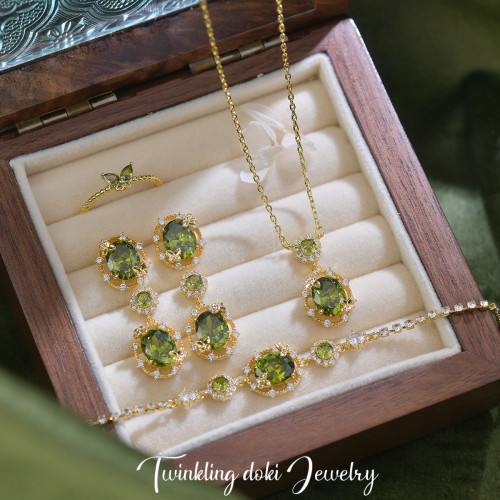 綠野仙蹤~森系精緻滿鑽超閃橄欖綠鋯石耳釘耳夾手鏈項鍊戒指套裝 綠野仙蹤~森系精緻滿鑽超閃橄欖綠鋯石耳釘耳夾手鏈項鍊戒指套裝