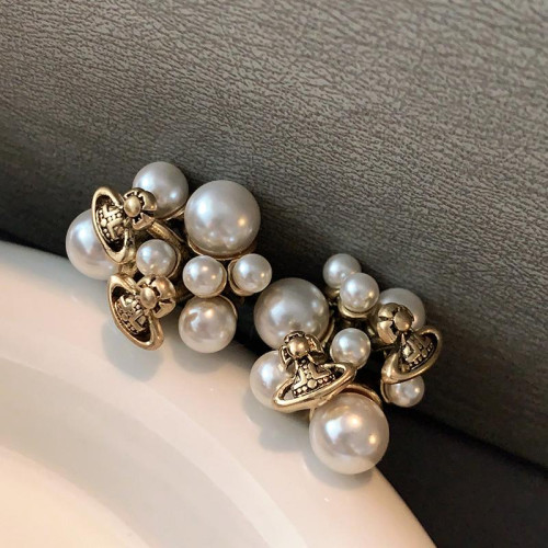 西太後花朵珍珠耳釘2026新款爆款土星耳環輕奢高級感小香風耳飾女