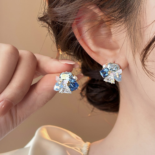 藍色耳釘女獨特2026年新款爆款輕奢高級感氣質大氣耳環巨好看耳飾