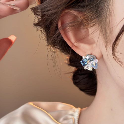 藍色耳釘女獨特2026年新款爆款輕奢高級感氣質大氣耳環巨好看耳飾