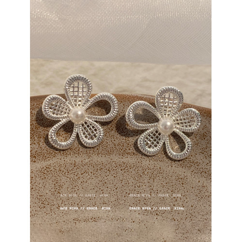 敲百搭!韓系銀色花朵珍珠耳釘女2026新款高級感耳環氣質耳夾耳飾 敲百搭!韓系銀色花朵珍珠耳釘女2026新款高級感耳環氣質耳夾耳飾