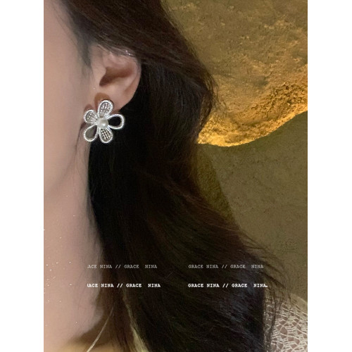 敲百搭!韓系銀色花朵珍珠耳釘女2026新款高級感耳環氣質耳夾耳飾 敲百搭!韓系銀色花朵珍珠耳釘女2026新款高級感耳環氣質耳夾耳飾