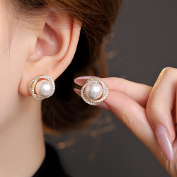 金色珍珠耳釘女2026新款爆款輕奢高級感氣質大氣耳環獨特漂亮耳飾